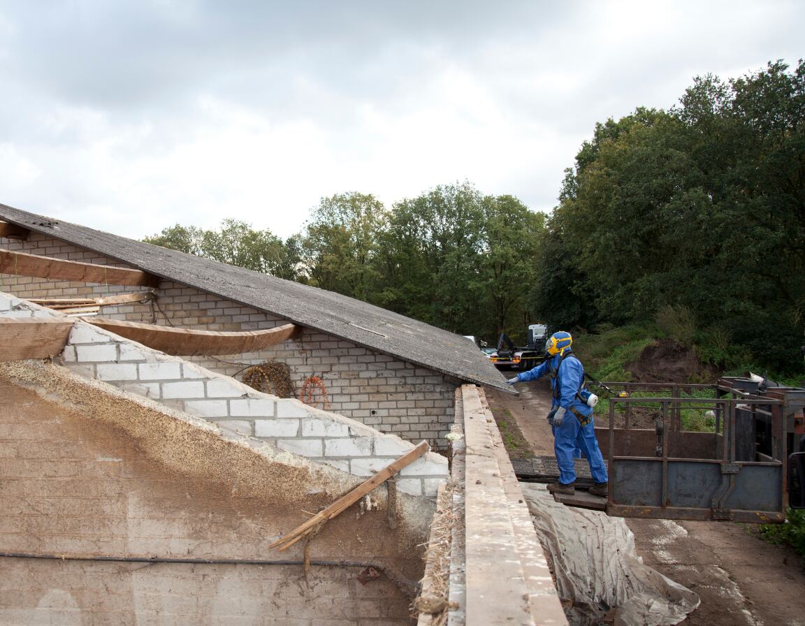 dustra-bau.at – Eternit-Dach: Sanierung koordiniert (Wirtschaftsgebäude · Burgenland)